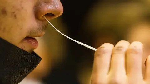 10 January 2022, Baden-Wuerttemberg, Heitersheim: A student uses a swab to take a sample from his nose for a Corona rapid test as schools and daycare centres reopen after the Christmas vacations. The German Paul Ehrlich Institute stated that a large part of the rapid tests to detect corona available in Germany are suitable for monitoring the new corona mutant "Omicron". Photo: Philipp von Ditfurth/dpa.