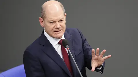 FILED - 12 January 2022, Berlin: German Chancellor Olaf Scholz speaks to members of parliament during the government's questioning at the start of the three-day debate on the policies of the traffic light coalition in the German parliament (Bundestag). Scholz is due to travel to Spain on Monday for talks about handling the pandemic, in his first trip abroad of the year. Photo: Kay Nietfeld/dpa.