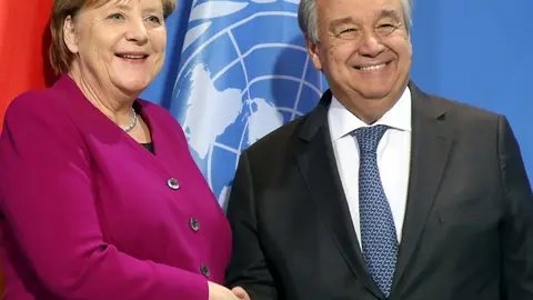 FILED - 26 November 2019, Berlin: Then German Chancellor Angela Merkel (L) and Secretary-General of the United Nations Antonio Guterres, shake hands after their statement at the Federal Chancellery. Former German chancellor Angela Merkel has rejected a job offer from UN Secretary General Antonio Guterres. Photo: Wolfgang Kumm/dpa.