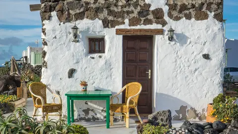 Home-house-terrace-by-Pixabay