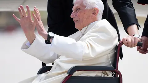 FILED - Pope Emeritus Benedict XVI waving at Munich airport on June 26, 2020. Photo: Sven Hoppe/dpa-Pool/dpa.