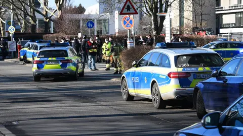FILED - Police vehicles are parked on the grounds of Heidelberg University. According to information from dpa, there has been a rampage on the campus. A lone perpetrator used a long gun to injure several people in a lecture hall on Monday afternoon, police said. The perpetrator has since died. Photo: R.Priebe/Pr-Video/dpa.
