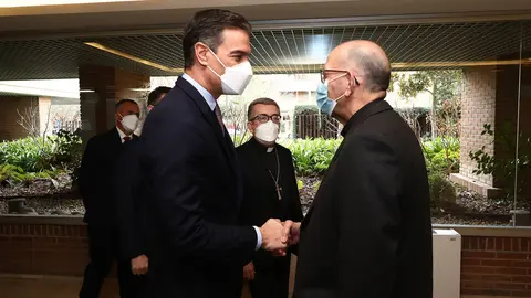 01/24/2022. The Prime Minister, Pedro Sánchez, held a meeting with the President of the Spanish Episcopal Conference, Cardinal Juan José Omella, in which they celebrated the agreement reached within the framework of the Registration Commission. Photo: La Moncloa.