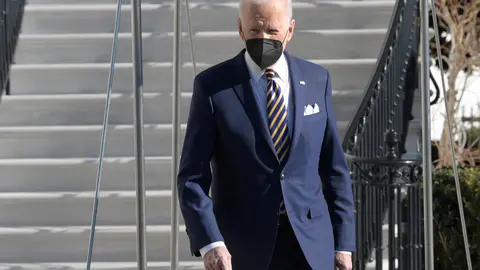 US President Joe Biden speaks with the media before departing to joint Base Andrews in route to Atlanta, at south Lawn/White House. Photo: Lenin Nolly/ZUMA Press Wire/dpa.