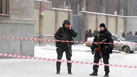 27 January 2022, Ukraine, Dnipro: Police officers work at the site of the Yushmash machine factory after a National Guard conscript opened fire on comrades for initially unexplained motives, killing five people. He initially fled after the crime but was arrested a few hours later. Photo: -/Ukrinform/dpa.