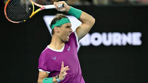 28 January 2022, Australia, Melbourne: Spanish tennis player Rafael Nadal in action against Italy's Matteo Berrettini during their men's singles semifinal tennis match on Day 12 of the 2022 Australian Open at Melbourne Park. Photo: Joel Carrett/AAP/dpa.