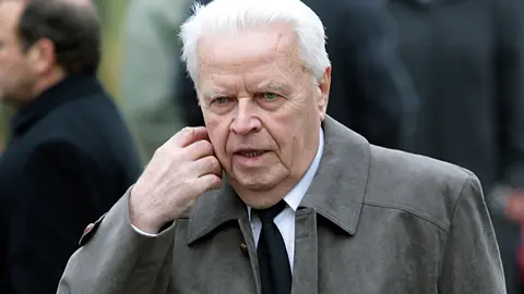 FILED - 25 November 2006, Berlin: The last chief of East Germany's foreign spying agency (GDR) Werner Grossmann arrives for former GDR spy chief Markus Wolf's funeral. The last head of East Germany's foreign spying agency is dead, his daughter confirmed to dpa on Friday. Werner Grossmann was 92. Photo: Gero Breloer/dpa-Zentralbild/dpa.