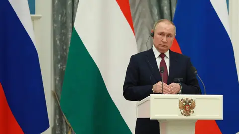 01 February 2022, Russia, Moscow: Russian President Vladimir Putin holds a joint press conference with Hungarian Prime Minister Viktor Orban (not pictured). Photo: -/Kremlin/dpa - ATTENTION: editorial use only and only if the credit mentioned above is referenced in full.
