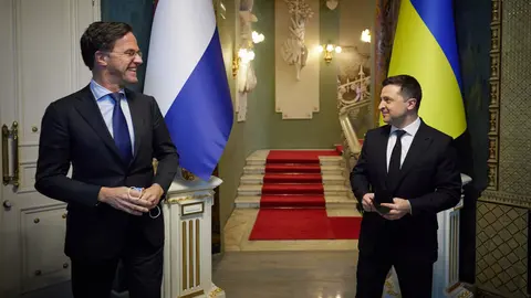 HANDOUT - 02 February 2022, Ukraine, Kiev: Ukrainian President Volodymyr Zelensky (R) receives Dutch Prime Minister Mark Rutte, at the Mariinsky Palace, amid rising tensions with Russia. Photo: -/Ukrainian Presidency/dpa - ATTENTION: editorial use only and only if the credit mentioned above is referenced in full.