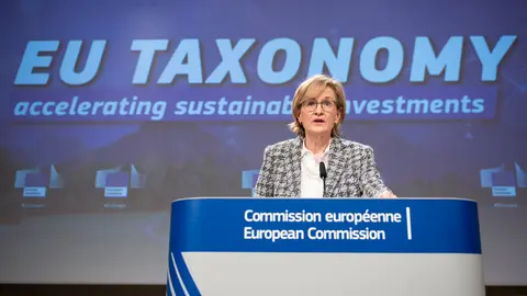 HANDOUT - 02 February 2022, Belgium, Brussels: European Financial Services Commissioner Mairead McGuinness speaks during a press conference in Brussels. Photo: Lukasz Kobus/European Commission/dpa - ATTENTION: editorial use only and only if the credit mentioned above is referenced in full.