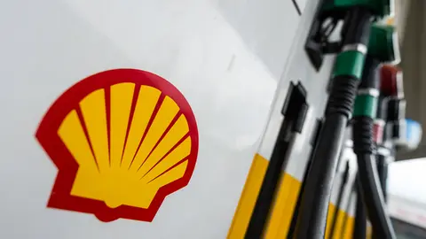 FILED - 11 July 2017, Hamburg: Royal Dutch Shell PLC logo can be seen on a petrol pump. Oil and gas giant Shell plans to spend billions of dollars on a share buyback programme after a strong business recovery last year. Photo: Christophe Gateau/dpa.