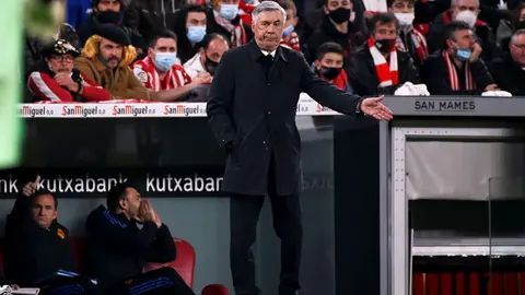 04 February 2022, Spain, Bilbao: Real Madrid coach Carlo Ancelotti stands on the touchlines during the Spanish Copa del Rey (King's Cup) Quarter-final soccer match between Athletic Bilbao and Real Madrid at San Mames Stadium. Photo: Sara A/DAX via ZUMA Press Wire/dpa.