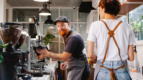 Barista restaurant by Pexels.