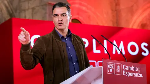 10 February 2022, Spain, Burgos: Spanish Prime Minister Pedro Sanchez speaks during an electoral campaign event of the Spanish Socialist Workers' Party, at the Patio del Monasterio de San Juan, three days before elections at Castilla y Leon. Photo: Tomás Alonso/EUROPA PRESS/dpa.