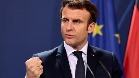 08 February 2022, Berlin: French President Emmanuel Macron speaks during a press conference ahead of a meeting of the so-called Weimar Triangle with Polish President Andrzej Duda and German Chancellor Olaf Scholz (Not Pictured), about the Russia-Ukraine crisis. Photo: Hannibal Hanschke/Reuters/Pool/dpa.