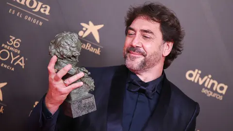 12 February 2022, Spain, Valencia: Spanish actor Javier Bardem poses with his Goya for Best Leading Performance for his role in "The Good Boss" during the 36th Goya Awards Gala, at the Palau de les Arts in Valencia. Photo: Jorge Gil/EUROPA PRESS/dpa.