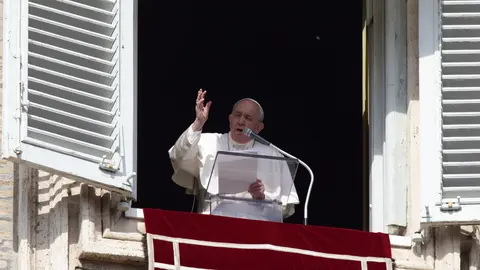 13 February 2022, Vatican, Vatican City: Pope Francis delivers the Sunday Angelus prayer from the window of the Apostolic Palace overlooking St. Peter's Square in Vatican City. Photo: Evandro Inetti/ZUMA Press Wire/dpa.