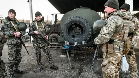 14 February 2022, Ukraine, Saporischschja: Armed soldiers take a break at the military training center established within 24 hours in Zaporizhzhia region, southeastern Ukraine. Photo: -/Ukrinform/dpa.