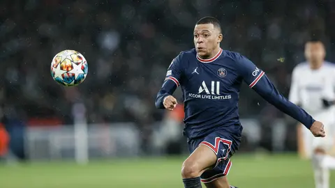 15 February 2022, France, Paris: Paris Saint-Germain's Kylian Mbappe in action during the UEFA Champions League round of 16 first leg soccer match between Paris Saint-Germain and Real Madrid at Parc des Princes stadium. Photo: Bruno Fahy/BELGA/dpa.