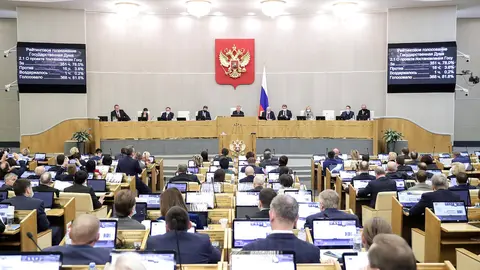 HANDOUT - 15 February 2022, Russia, Moscow: A general view during a plenary session at the Russia's lower house of parliament (State Duma). Russian lawmakers on Tuesday called on President Vladimir Putin to recognize the two breakaway eastern Ukrainian regions of Luhansk and Donetsk as "people's republics." Photo: -/Russian parliament/dpa - ATTENTION: editorial use only and only if the credit mentioned above is referenced in full.