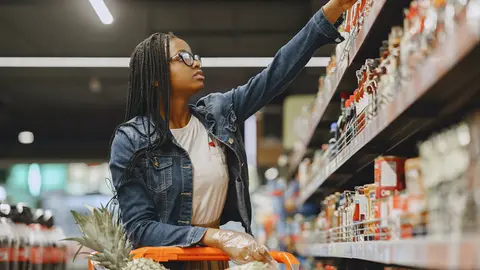 A woman shopping for groceries. Photo: Pexels.
