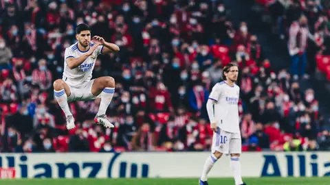 04 February 2022, Spain, Bilbao: Real Madrid's Marco Asensio (L) ahead of the Spanish Copa del Rey (King's Cup) Quarter-final soccer match between Athletic Bilbao and Real Madrid at San Mames Stadium. Photo: Edu Del Fresno/ZUMA Press Wire/dpa.