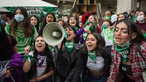 09 February 2022, Colombia, Bogota: Pro-Choice feminist movements demonstrate in the outskirts of the Constitutional Court in support of the decriminalization of abortions in Colombia. Photo: -/LongVisual via ZUMA Press Wire/dpa.