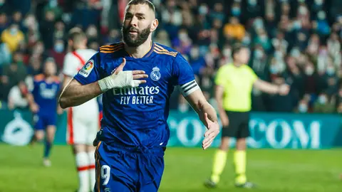 26 February 2022, Spain, Madrid: Real Madrid's Karim Benzema celebrates scoring his side's first goal during the Spanish LaLiga soccer match between Rayo Vallecano and Real Madrid at Estadio de Vallecas. Photo: Pablo Garcia/DAX via ZUMA Press Wire/dpa.