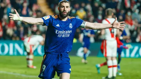 26 February 2022, Spain, Madrid: Real Madrid's Karim Benzema celebrates scoring his side's first goal during the Spanish LaLiga soccer match between Rayo Vallecano and Real Madrid at Estadio de Vallecas. Photo: Pablo Garcia/DAX via ZUMA Press Wire/dpa.
