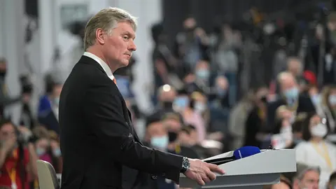 FILED - 23 December 2021, Russia, Moscow: Kremlin spokesman Dmitry Peskov, attends the annual End-of-year press conference of Russian President Vladimir Putin. Peskov said that a Russian delegation has arrived in Belarus and is ready for talks with the Ukrainian side. Photo: -/Kremlin/dpa - ATTENTION: editorial use only and only if the credit mentioned above is referenced in full.
