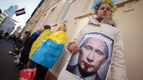 03 March 2022, Hessen, Frankfurt_Main: Oleksandra (27), from Kiev, holds an anti-Putin poster during a vigil in front of the Russian consulate in Frankfurt-Main against the Russian invasion of Ukraine. Photo: Frank Rumpenhorst/dpa.