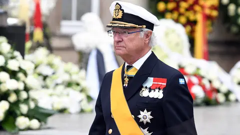FILED - 04 May 2019, Luxembourg: King Carl XVI Gustaf of Sweden leaves the funeral ceremony for Jean d'Aviano, Grand Duke of Luxembourg at the Notre-Dame Cathedral. King Carl XVI Gustaf has given a speech bemoaning the suffering in Ukraine and discussing the consequences of the Russian invasion for Sweden. Photo: Harald Tittel/dpa.