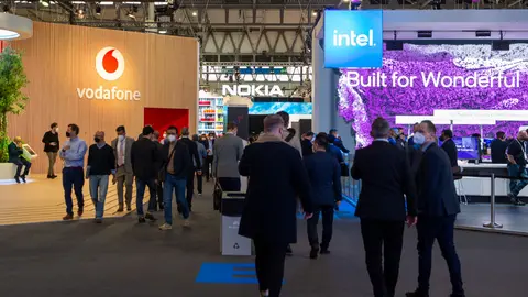 28 February 2022, Spain, Barcelona: A view of a hall at the Mobile World Congress mobile communications trade fair. This year's fair is the first major edition of the most important industry gathering in three years in view of the Corona crisis. The organizers expect 40,000 to 60,000 visitors. Photo: Andrej Sokolow/dpa.