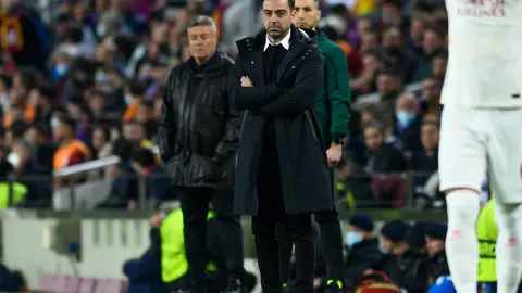 10 March 2022, Spain, Barcelona: Barcelona manager Xavi Hernandez stands on the touchline during the UEFA Europa League round of 16 first leg soccer match between FC Barcelona and Galatasaray SK at Camp Nou. Photo: Gerard Franco/DAX via ZUMA Press Wire/dpa.