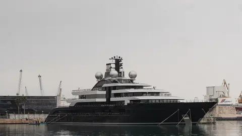 17 March 2022, Spain, Tarragona: The detained luxury yacht "Crescent" is in the port of Tarragona. Spain has temporarily detained a third luxury yacht in connection with the EU sanctions against Russian oligarchs. Photo: Laia Solanellas/EUROPA PRESS/dpa.