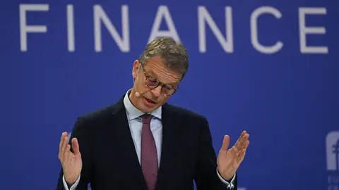 FILED - 15 November 2021, Hessen, Frankfurt_Main: Deutsche Bank CEO Christian Sewing, speaks at the opening conference of the "Euro Finance Week" at the Kap Europa Congress Center. Sewing has warned against imposing new sanctions against Russia too soon. Photo: Arne Dedert/dpa.
