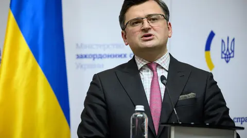 FILED - 07 February 2022, Ukraine, Kiev: Dmytro Kuleba, Minister of Foreign Affairs of Ukraine, speaks to the media during a press conference. Kuleba, in a post on Twitter, called on EU countries to make a "wise and responsible" choice when it comes to paying Russia for gas in ruble. Photo: Bernd von Jutrczenka/dpa.