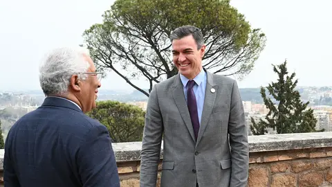 03/18/2022. Spanish Prime Minister Pedro Sánchez, has traveled to Rome (Italy) to hold a meeting with the Prime Minister of the Italian Republic, Mario Draghi (not pictured); the Prime Minister of the Portuguese Republic, António Costa (L) and the Prime Minister of the Hellenic Republic, Kyriakos Mitsotaki (by videoconference). Photo: La Moncloa.