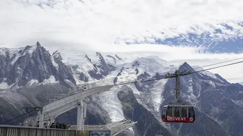 A general view of a mountain cable car on Mont Blanc. Photo: Pixabay.
