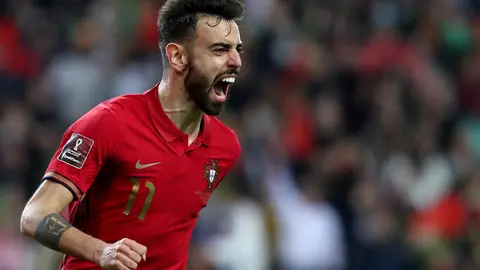 29 March 2022, Portugal, Porto: Portugal's Bruno Fernandes celebrates scoring his side's first goal during the 2022 FIFA World Cup European qualification Play-Offs soccer match between Portugal and North Macedonia at the Estadio do Dragao. Photo: Pedro Fiuza/ZUMA Press Wire/dpa.