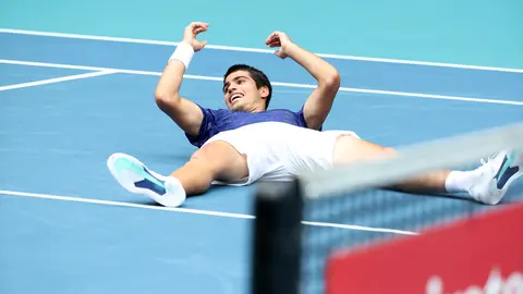 03 April 2022, US, Miami Gardens: Spanish tennis player Carlos Alcaraz celebrates after defeating Norway's Casper Ruud in their men's singles final match of the 2022 Miami Open presented by Itau at Hard Rock Stadium. Photo: -/SMG via ZUMA Press Wire/dpa.