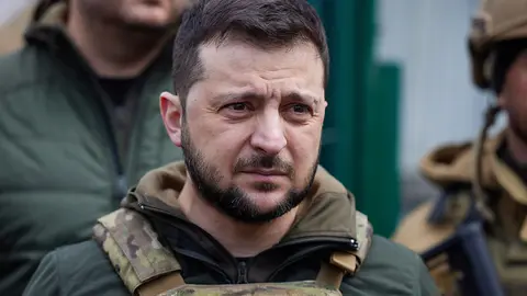 04 April 2022, Ukraine, Bucha: Ukrainian President Volodymyr Zelensky visits the town of Bucha in Kyiv Region, where mass killings of civilians occurred during the occupation by Russian troops. Photo: -/ZUMA Press Wire Service/dpa.