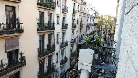 Facades of residential buildings in Barcelona. Photo: Ⓒ The Nomad Today.
