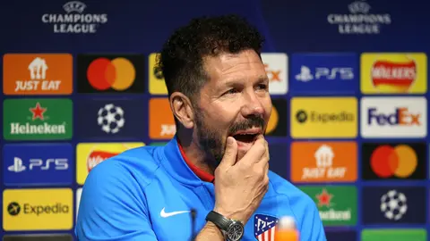 04 April 2022, United Kingdom, Manchester: Atletico Madrid manager Diego Simeone attends a press conference at the Etihad Stadium ahead of Tuesday's UEFA Champions League quarter-final first leg soccer match against Manchester City. Photo: Nigel French/PA Wire/dpa.