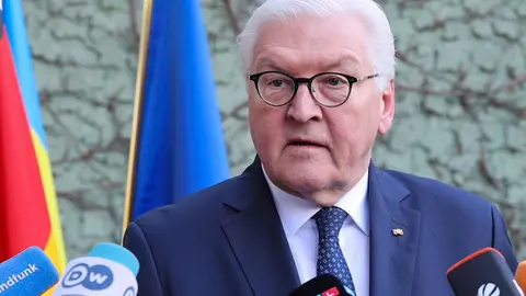 12 April 2022, Poland, Warsaw: German President Frank-Walter Steinmeier gives a press statement at the German Embassy in Warsaw, on the cancellation of his trip to Kiev. a planned trip by Steinmeier to Kiev has fallen through because he is apparently not welcome there. Photo: Jens Büttner/dpa.
