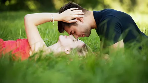 Couple-love-dating-by-Pixabay.