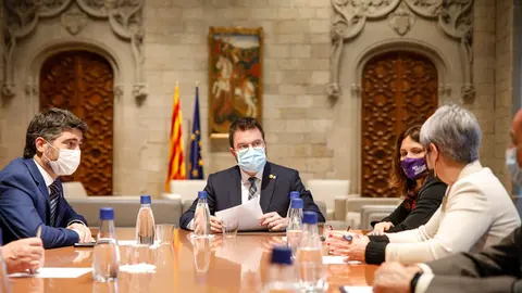 19 April 2022, Spain, Barcelona: (L-R) Jordi Puignero, Vice President of the Generalitat, Pere Aragones, regional president of Catalonia, and Laura Vilagra, council president of the Catalan regional government, discuss the alleged spying on dozens of Catalan separatists. Photo: Kike Rincón/EUROPA PRESS/dpa.