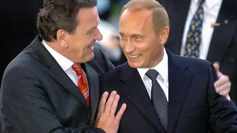 FILED - 16 April 2004, Lower Saxony, Hanover: Former German Chancellor Gerhard Schroeder (L) welcomes the Russian President Vladimir Putin (R) at the Theater am Aegi. Schroeder's defence of Putin is "downright absurd" and he should resign from the Social Democratic Party (SPD) he headed for many years, current party co-leader Saskia Esken said on Monday. Photo: picture alliance / Holger Hollemann/dpa.