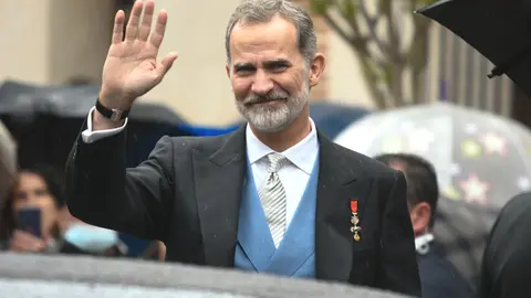 22 April 2022, Spain, AlcalA De Henares: King Felipe IV of spain leaves after the presentation of the Miguel de Cervantes 2021 Prize for Literature in the Spanish Language at the Paraninfo of the University of Alcala de Henares. Photo: José Oliva/EUROPA PRESS/dpa.