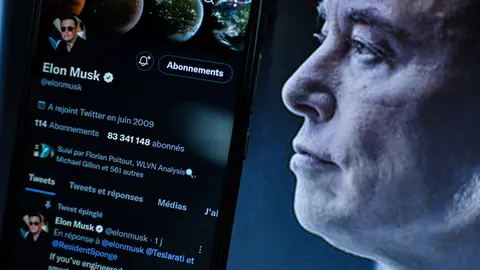 25 April 2022, France, Clermont-Ferrand: A view of entrepreneur Elon Musk Twitter's account displayed on a smartphone screen. Twitter announced on Monday that it has entered into a definitive agreement to be acquired by Tesla founder Elon Musk in a transaction valued at around $44 billion. Photo: Adrien Fillon/ZUMA Press Wire/dpa.